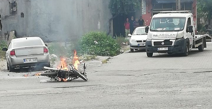 Ceza yiyen sürücü motosikletini yaktı