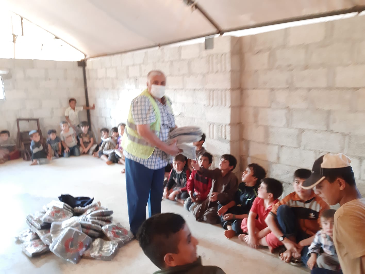 İdlip’ten gelen çocuklara yardım yapıldı